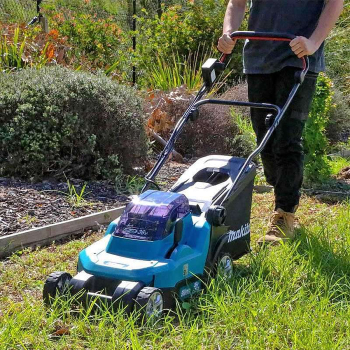 Tosaerba MAKITA DLM382Z 38cm 2x18V (venduto senza batteria)